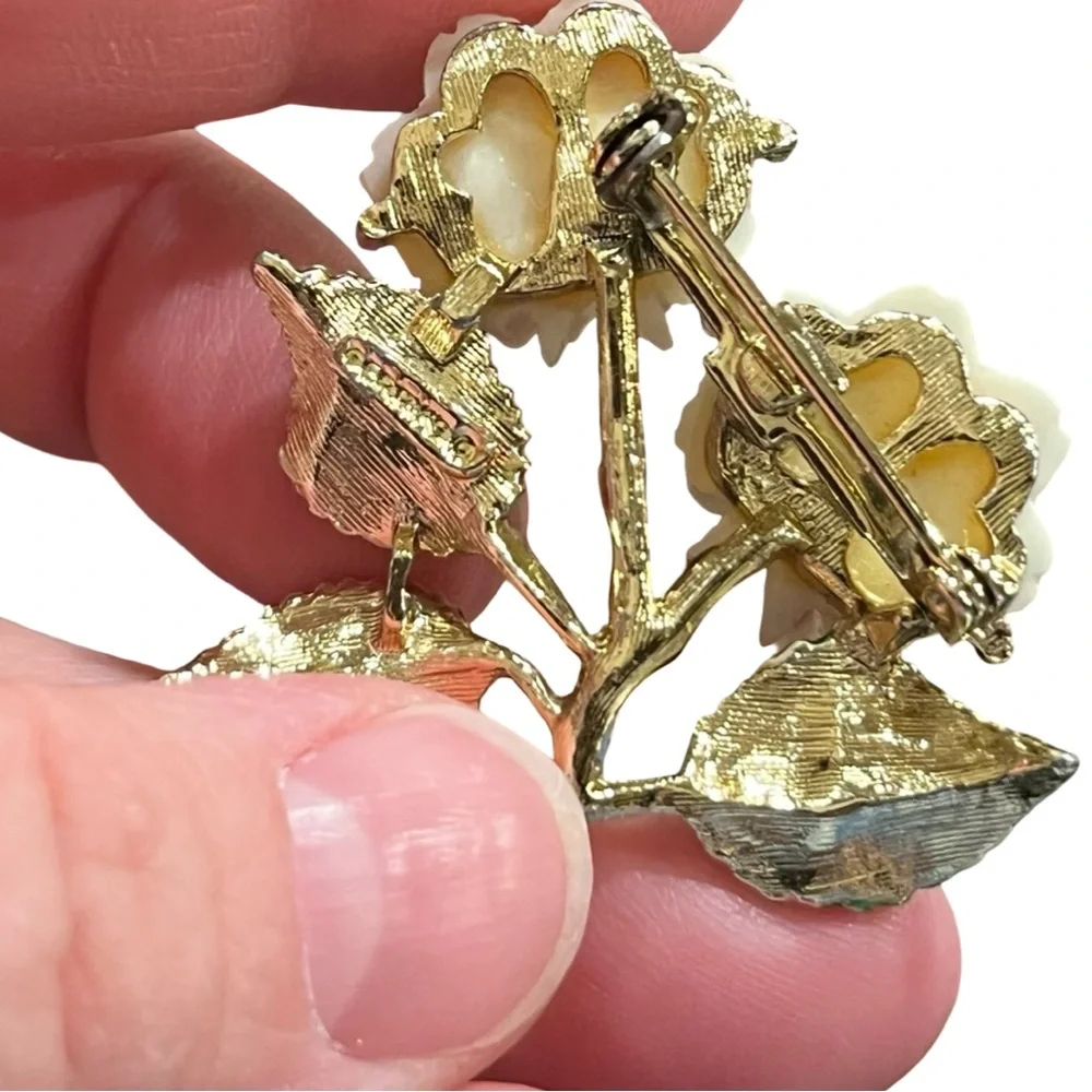 Vintage Gerrys Floral Gold Toned Brooch Cream Flowers and Green Leaves Signed 2